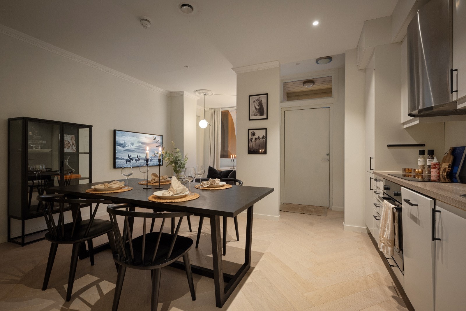 Leiligheten byr på generøs takhøyde og en optimalisert planløsning. Galleribilde