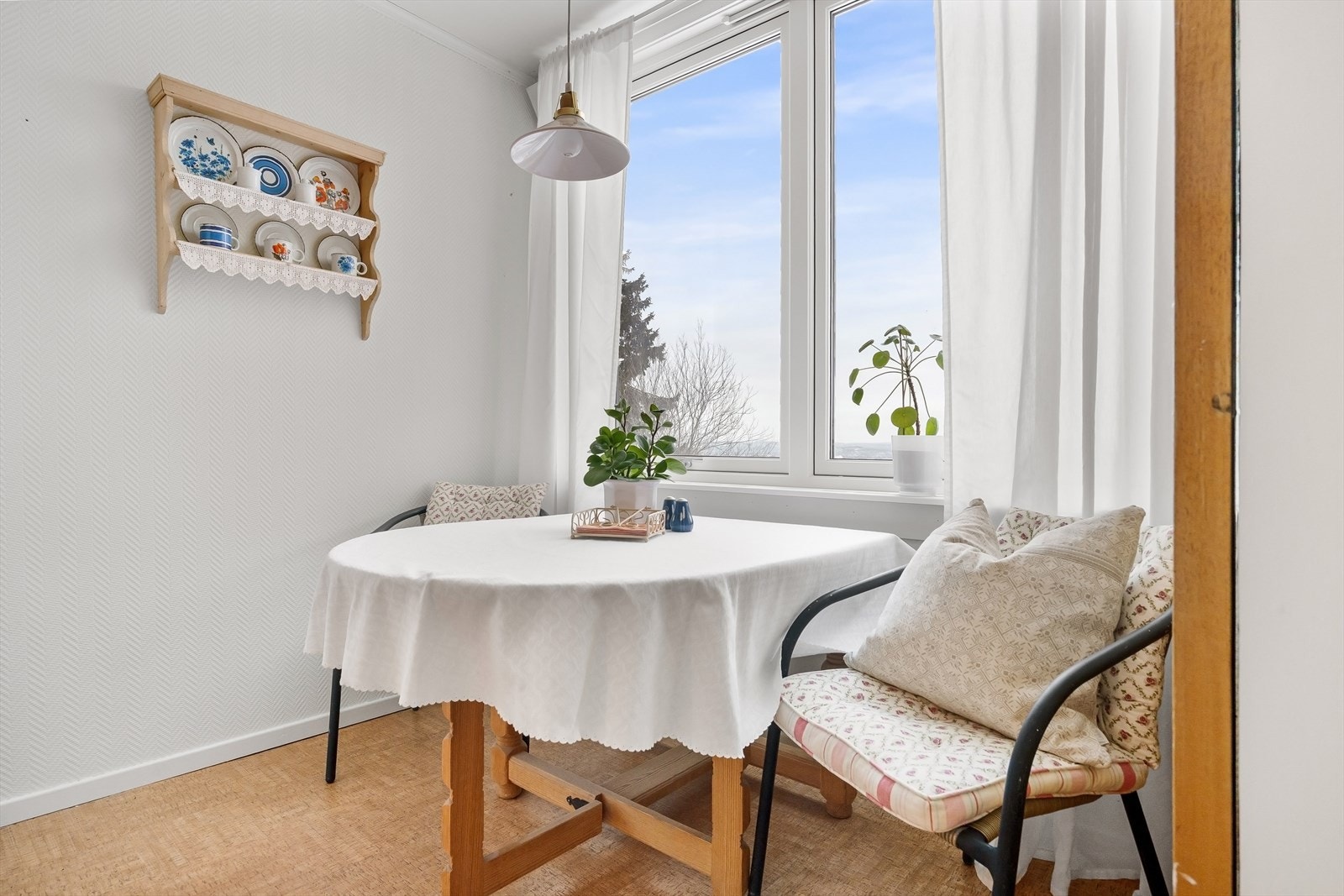 Her kan morgen-kaffen nytes. Galleribilde