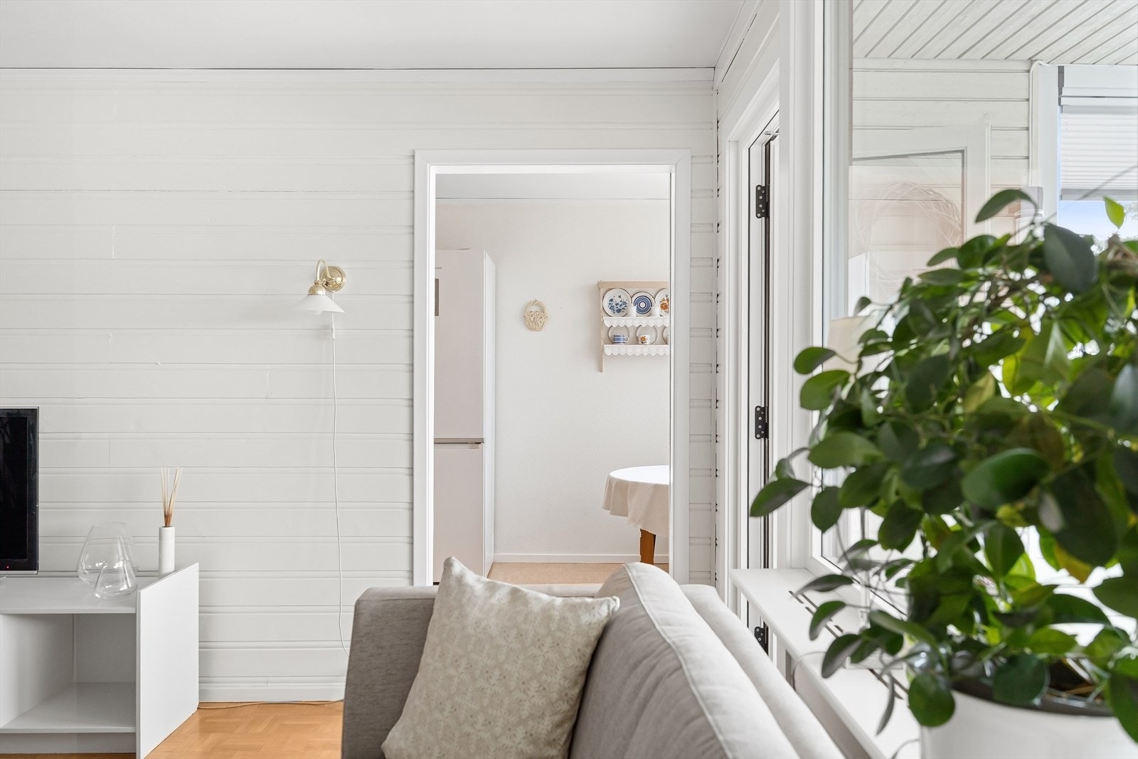 Fra stuen er det direkte adkomst til kjøkkenet. Galleribilde