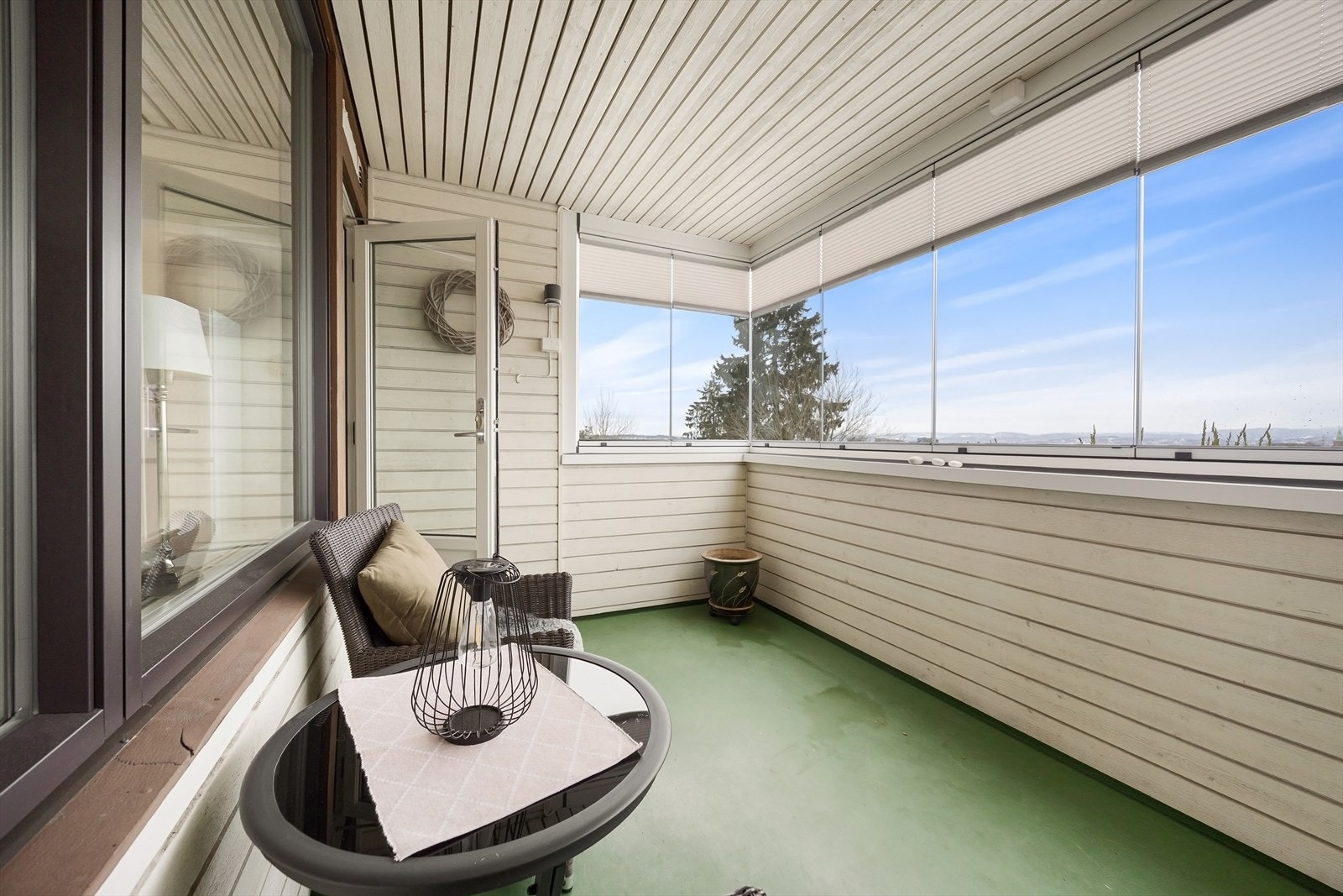 Balkongen er på 8 m² med fantastiske solforhold midtsommers. Galleribilde