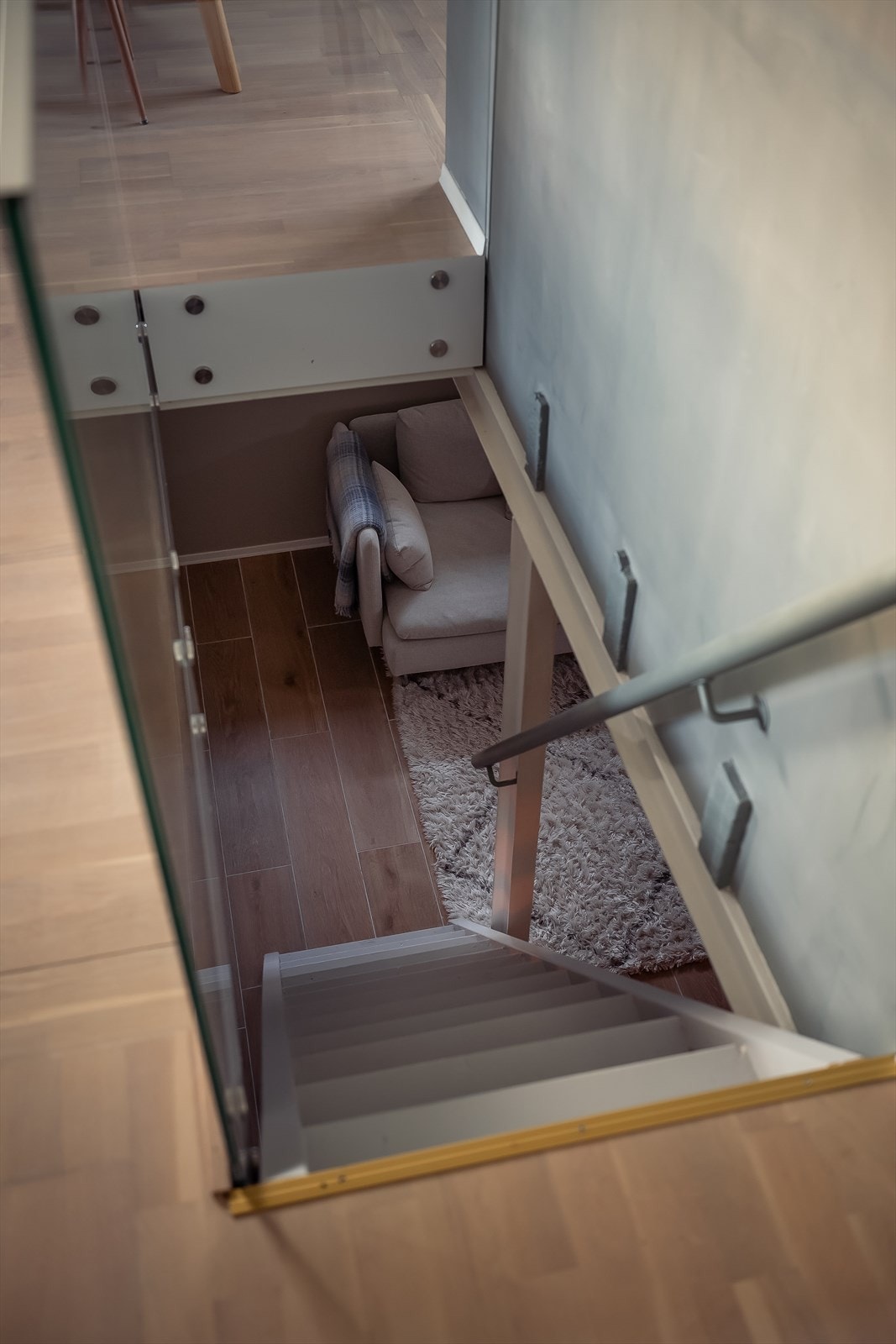 Trapp som leder ned til kjellerstue. Galleribilde