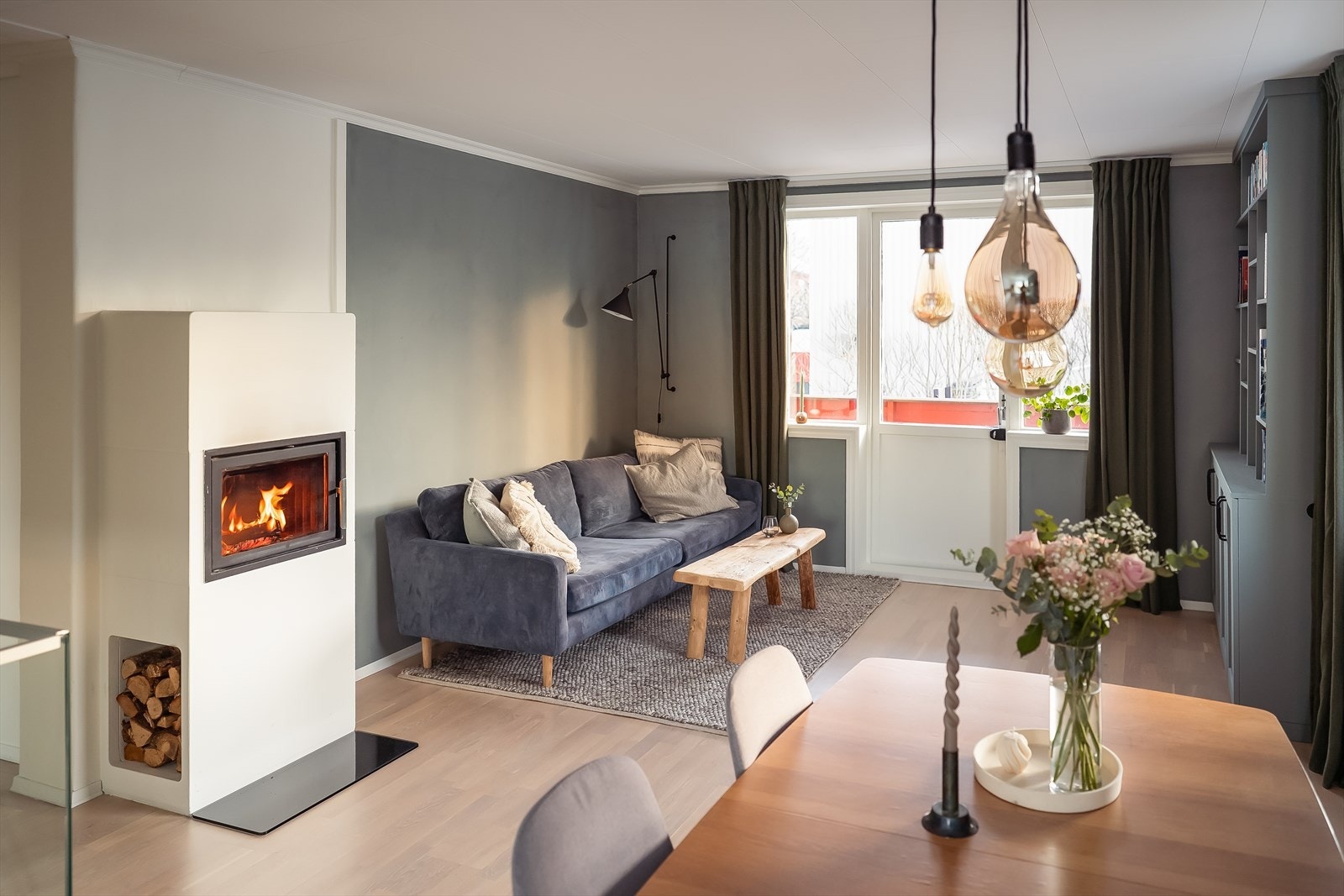 Boligen strekker seg over 1. etasje og kjeller med 2 stuer, 3 soverom og 2 bad - ypperlig som familiebolig! Bygården bærer et gjennomgående preg av godt vedlikehold. Galleribilde