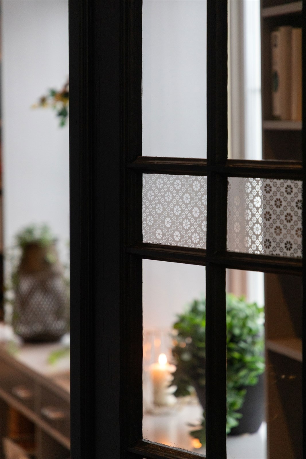 Detaljerte glassdører. Galleribilde