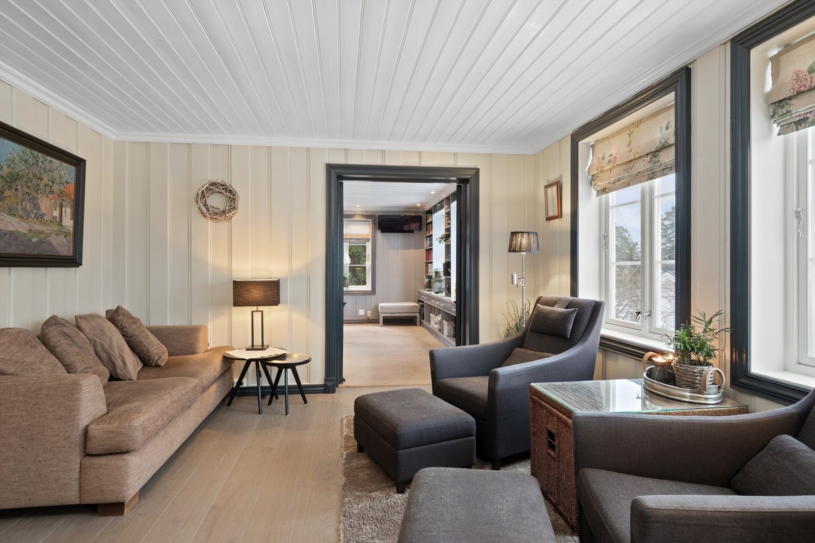 Direkte tilgang fra spisestuen til tv-stuen. Galleribilde