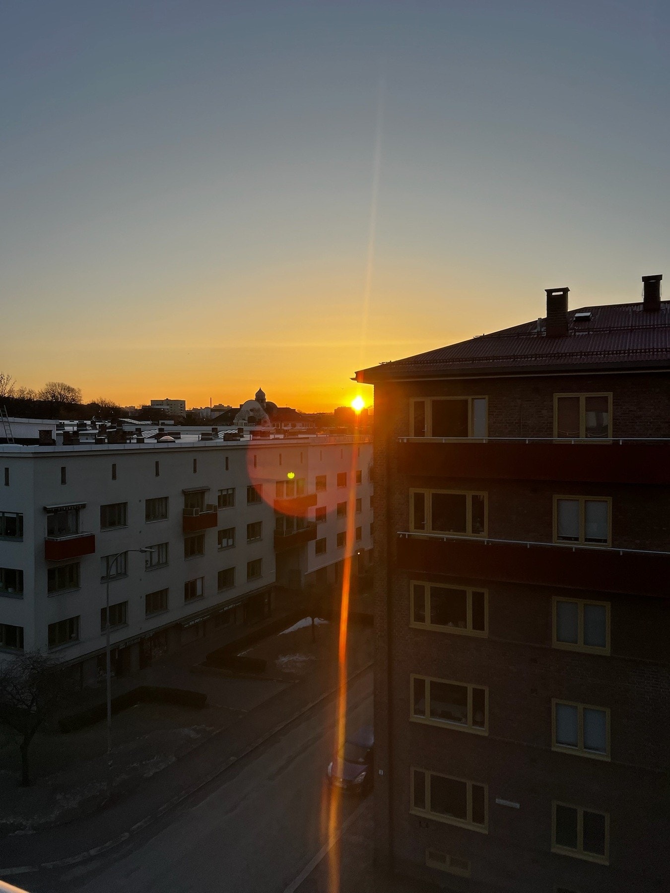 Selgers ord: "Med nydelig lys kan du nyte soloppgangen." Galleribilde