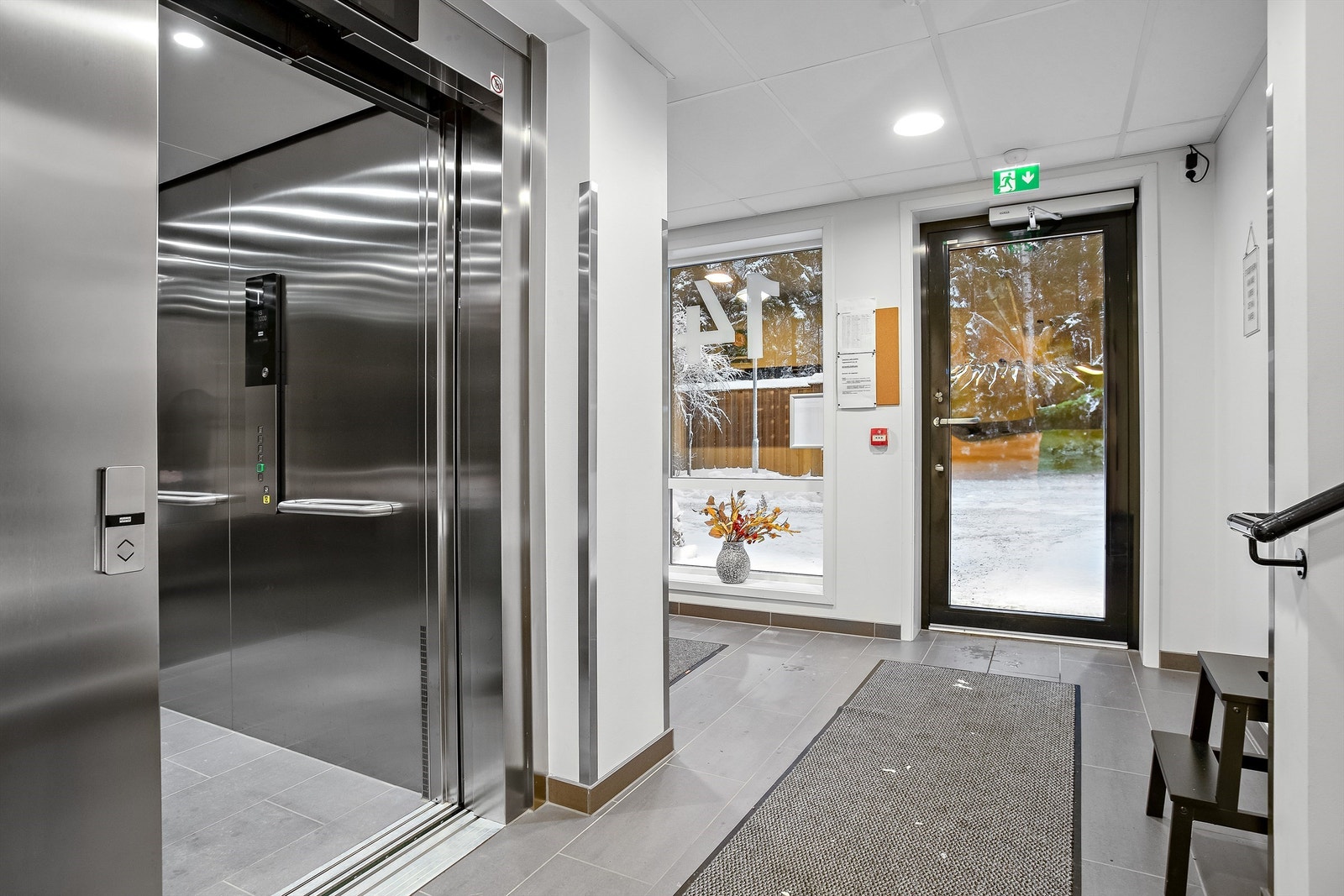 Inngangspartiet med enkel adkomst til leiligheten og garasje via heis i bygget. Galleribilde