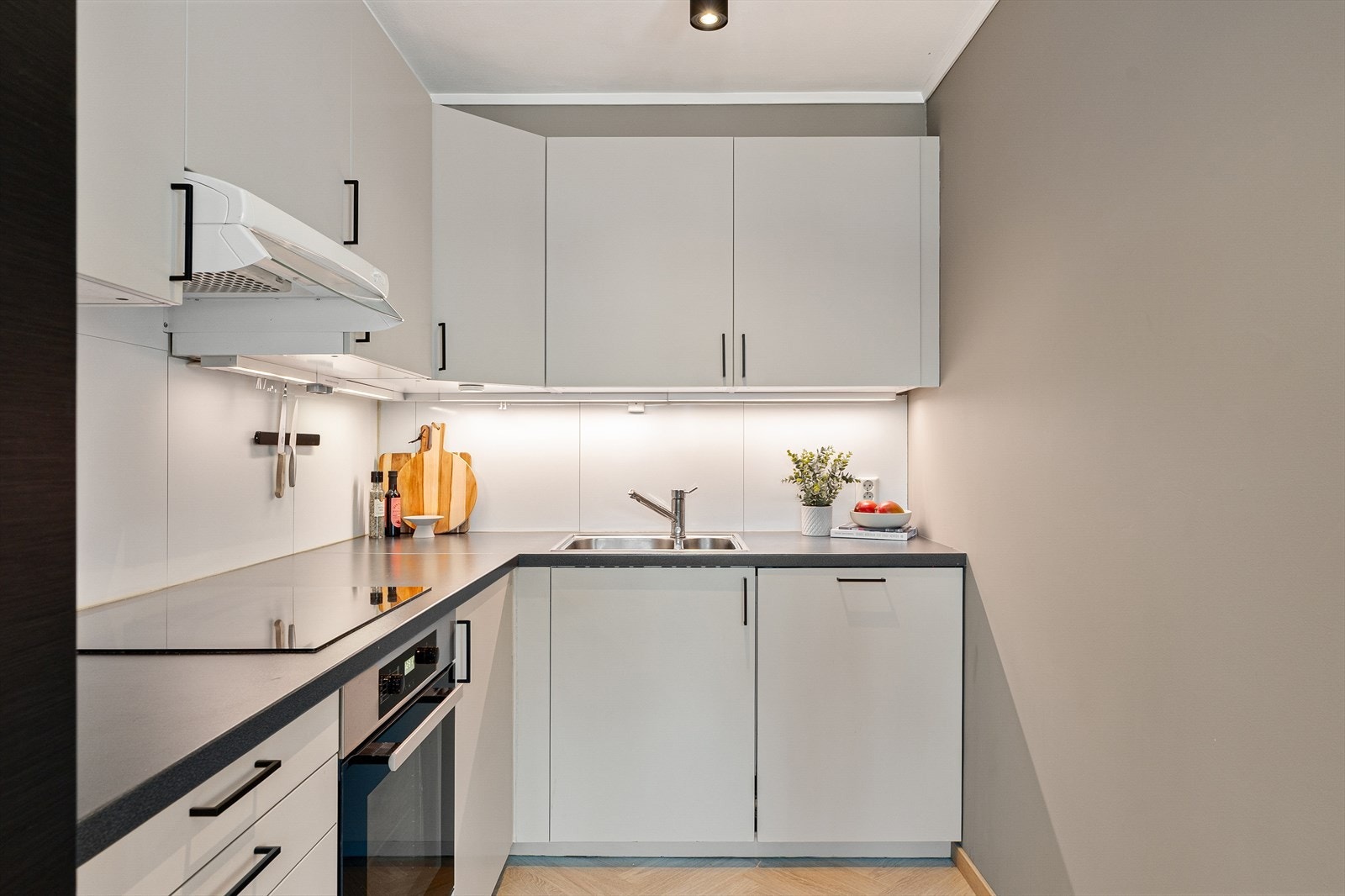 Ta gjerne kontakt med megler på 482 76 979 ved eventuelle spørsmål eller om oppsatt fellesvisning ikke skulle passe! Galleribilde