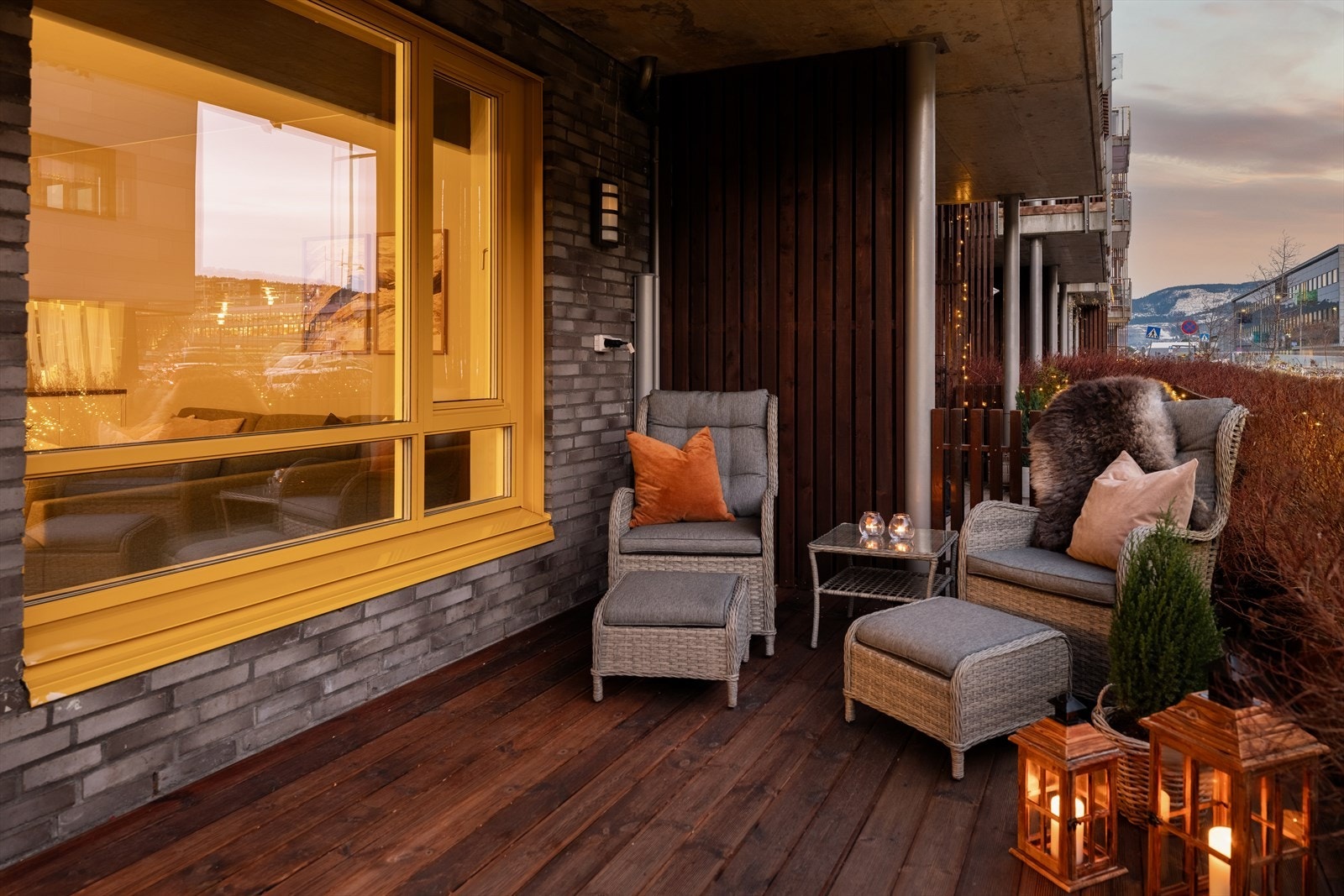 Her er det god plass til ønsket utemøblement som lounge, grill m.m. Galleribilde