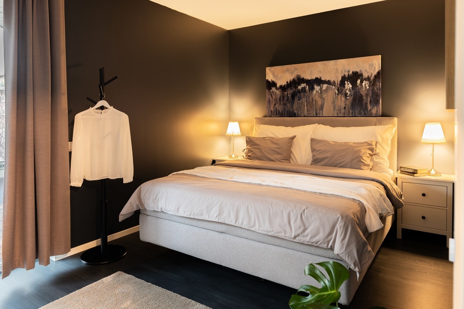 Leiligheten har to soverom, hvorav hovedsoverommet måler hele 15 m². Galleribilde