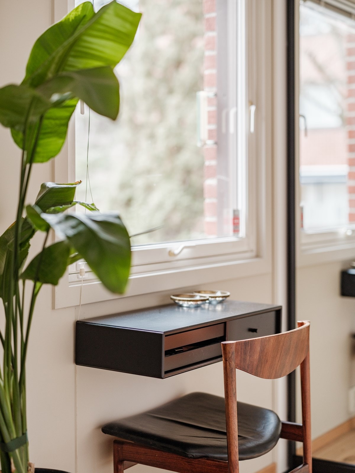 Til og med plass til et lite sminke- eller skrivebord. Galleribilde