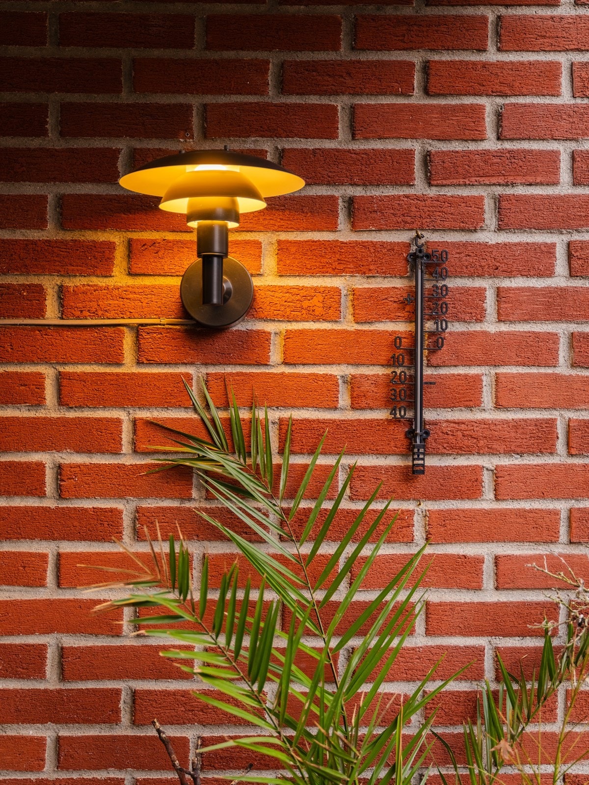 Det er gjennomtenkte løsninger også på uteplassen med stikkontakter, utebelysning og varmelamper. Galleribilde