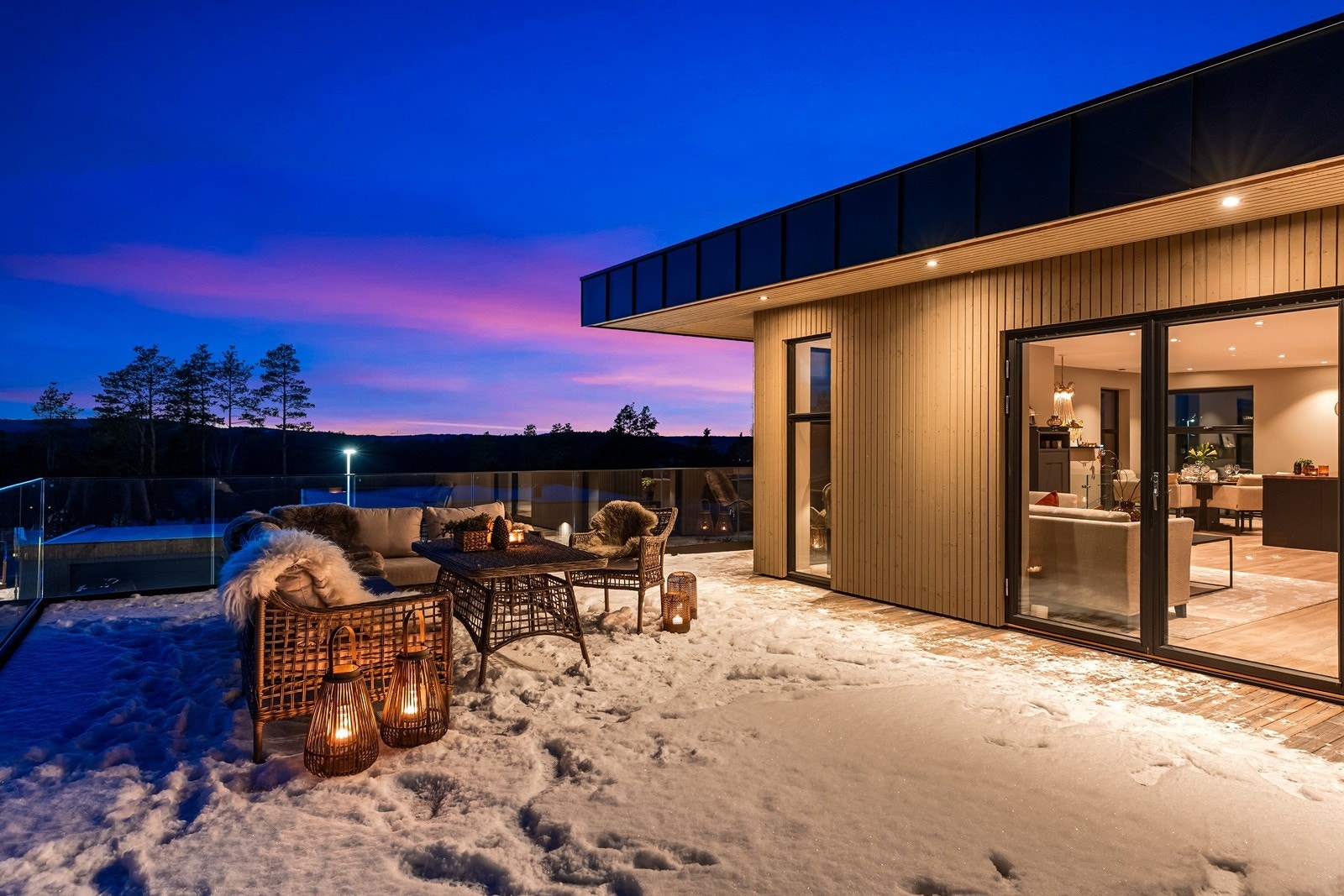 Terrassen blir en naturlig forlengelse av stuen på sommerstid. Galleribilde