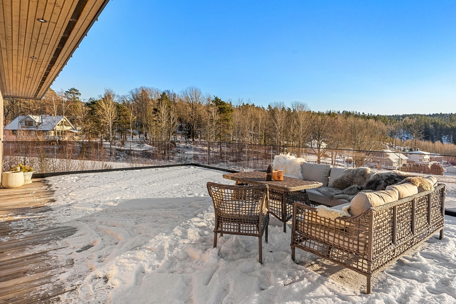 Her er det god plass til flere sittegrupper og utemøblement. Galleribilde