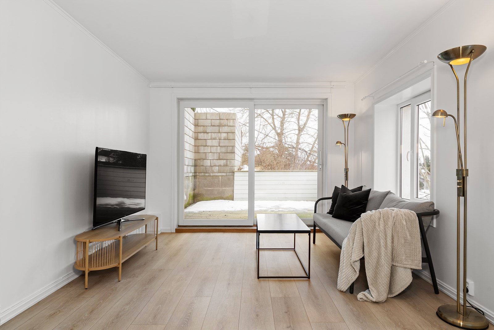 Stue med utgang til sydvendt terrasse. Galleribilde