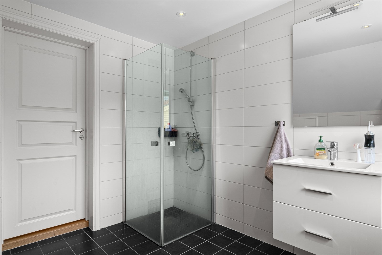 Badene er antatt pusset opp i 2016 av tidligere eier. Galleribilde