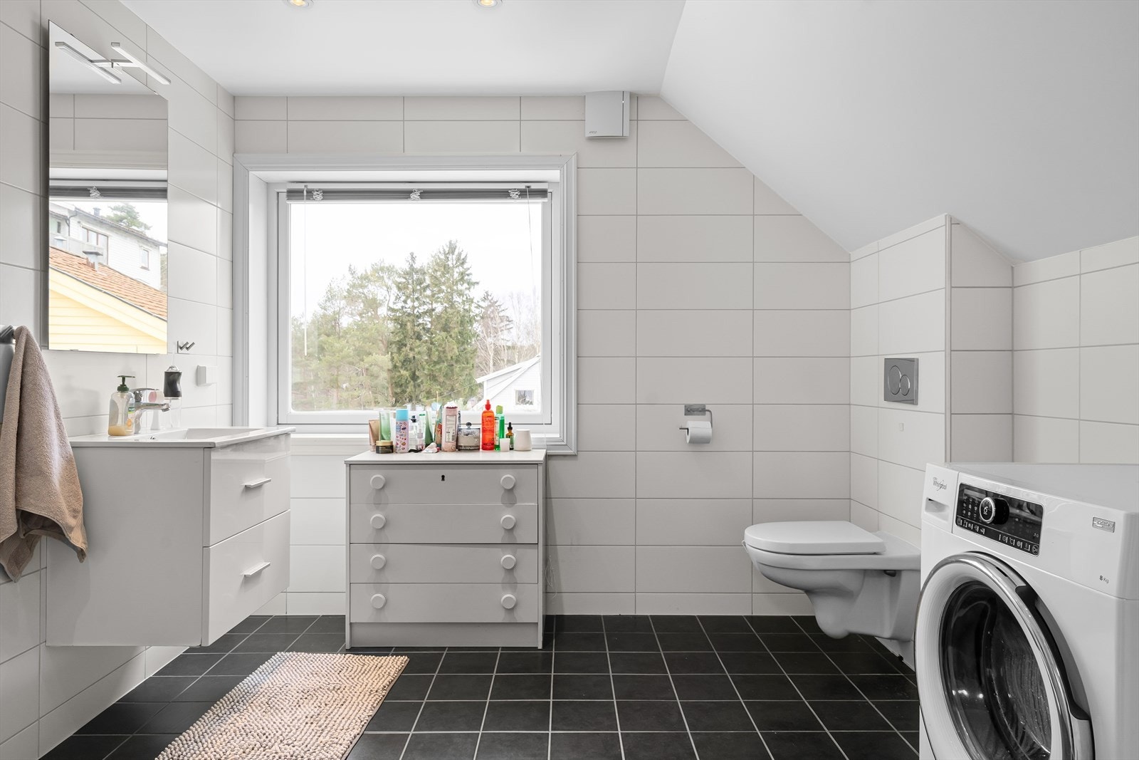 Flislagt bad med varmekabler i gulv. Galleribilde