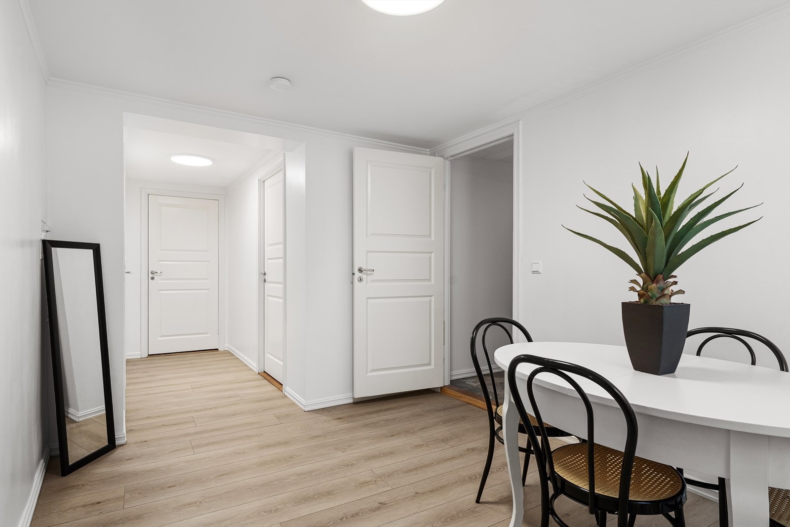 Leilighetene holder en god standard med glatte vegger og laminerte gulv. Galleribilde