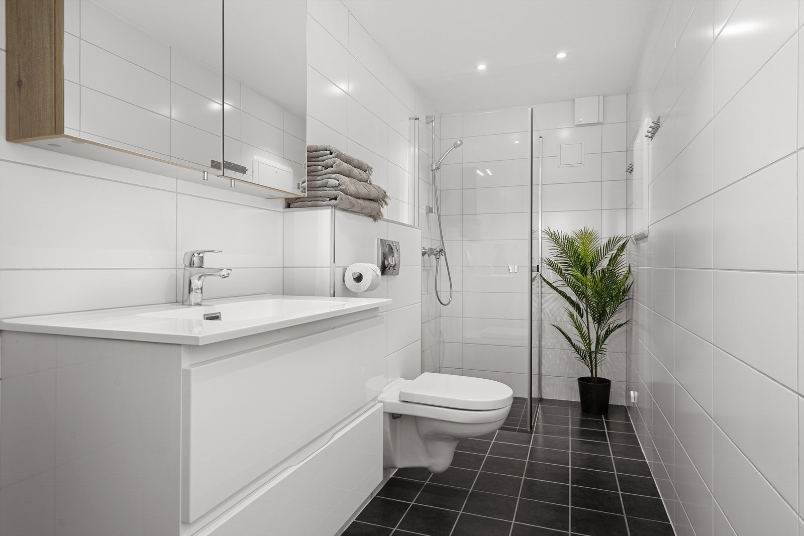 Flislagt bad med varmekabler i gulv. Galleribilde