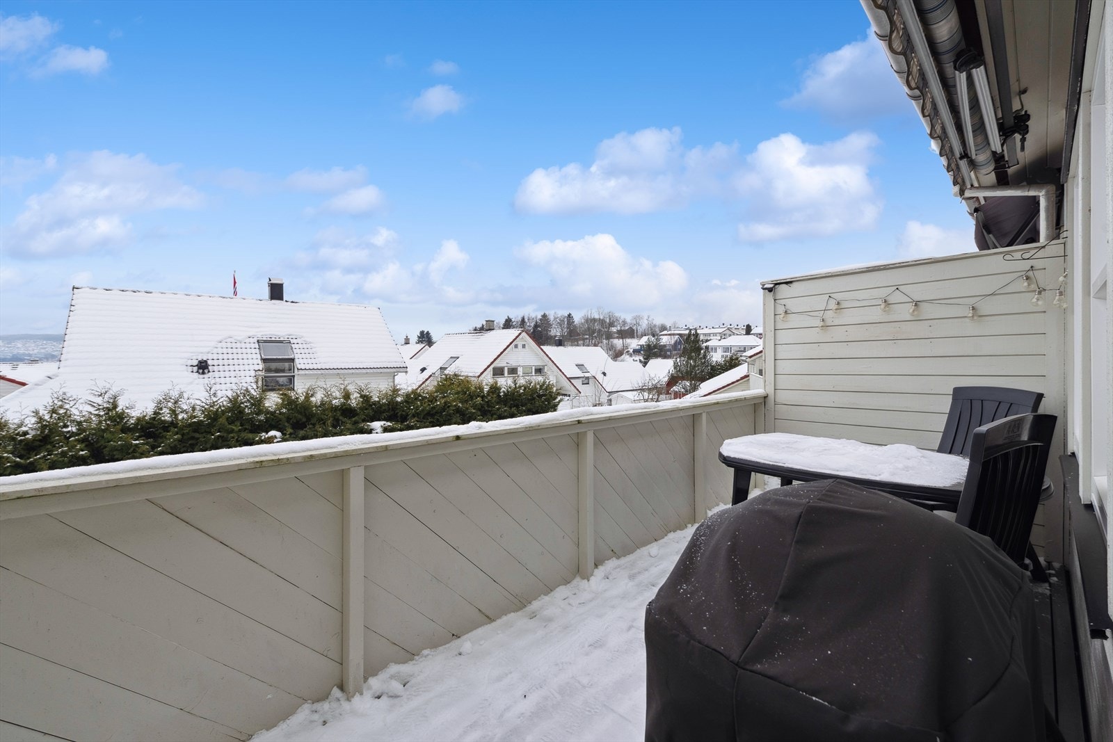 Koselig sørvendt balkong på ca. 8 m² Galleribilde