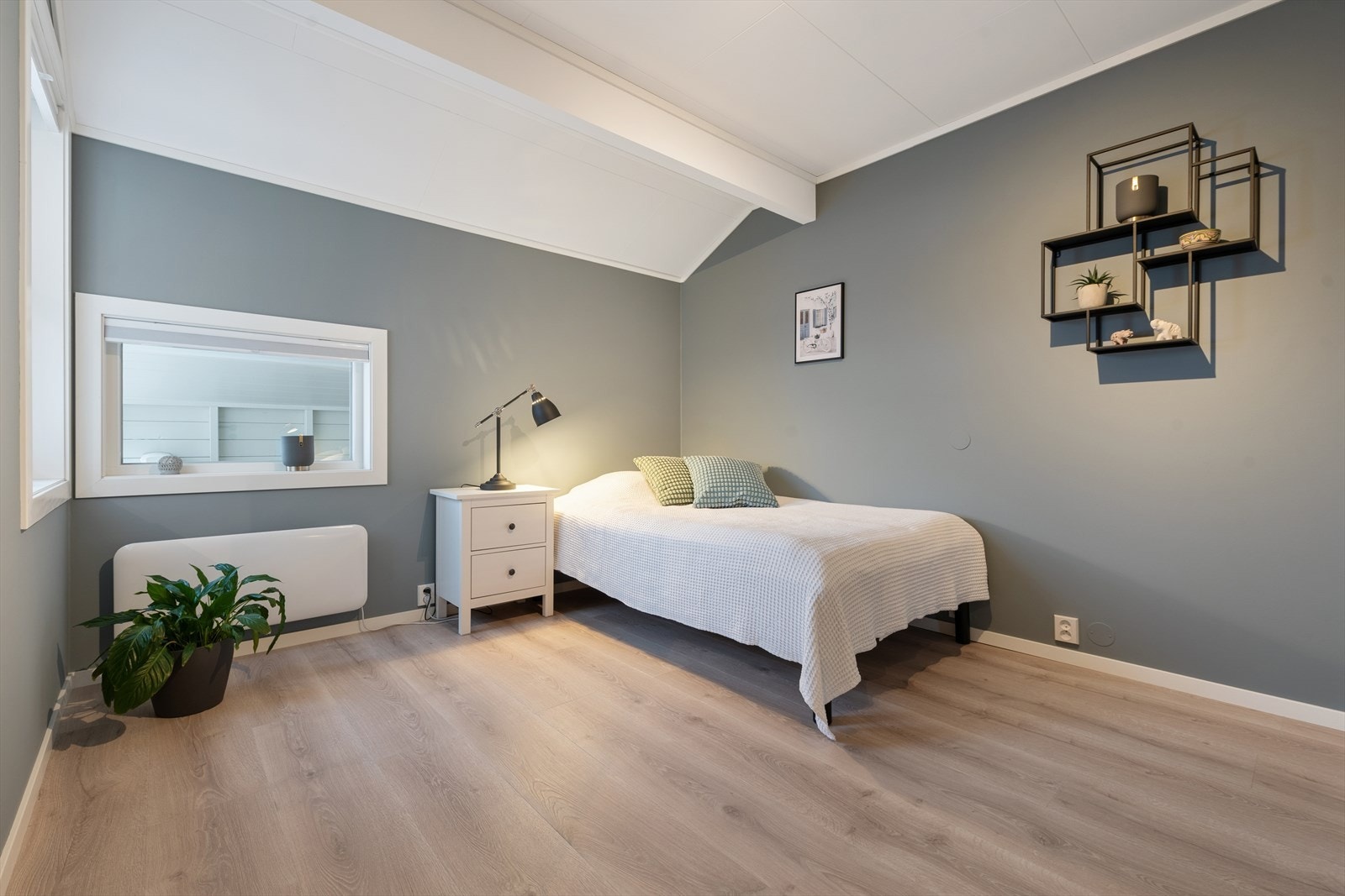 Leiligheten har 2 romslige soverom Galleribilde