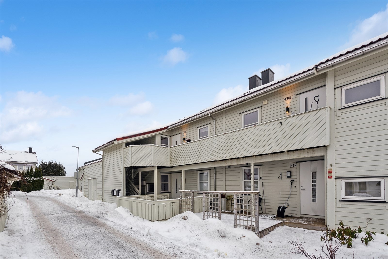 Leiligheten ligger i et utpreget barnevennlig område nær skoler og flere barnehager Galleribilde