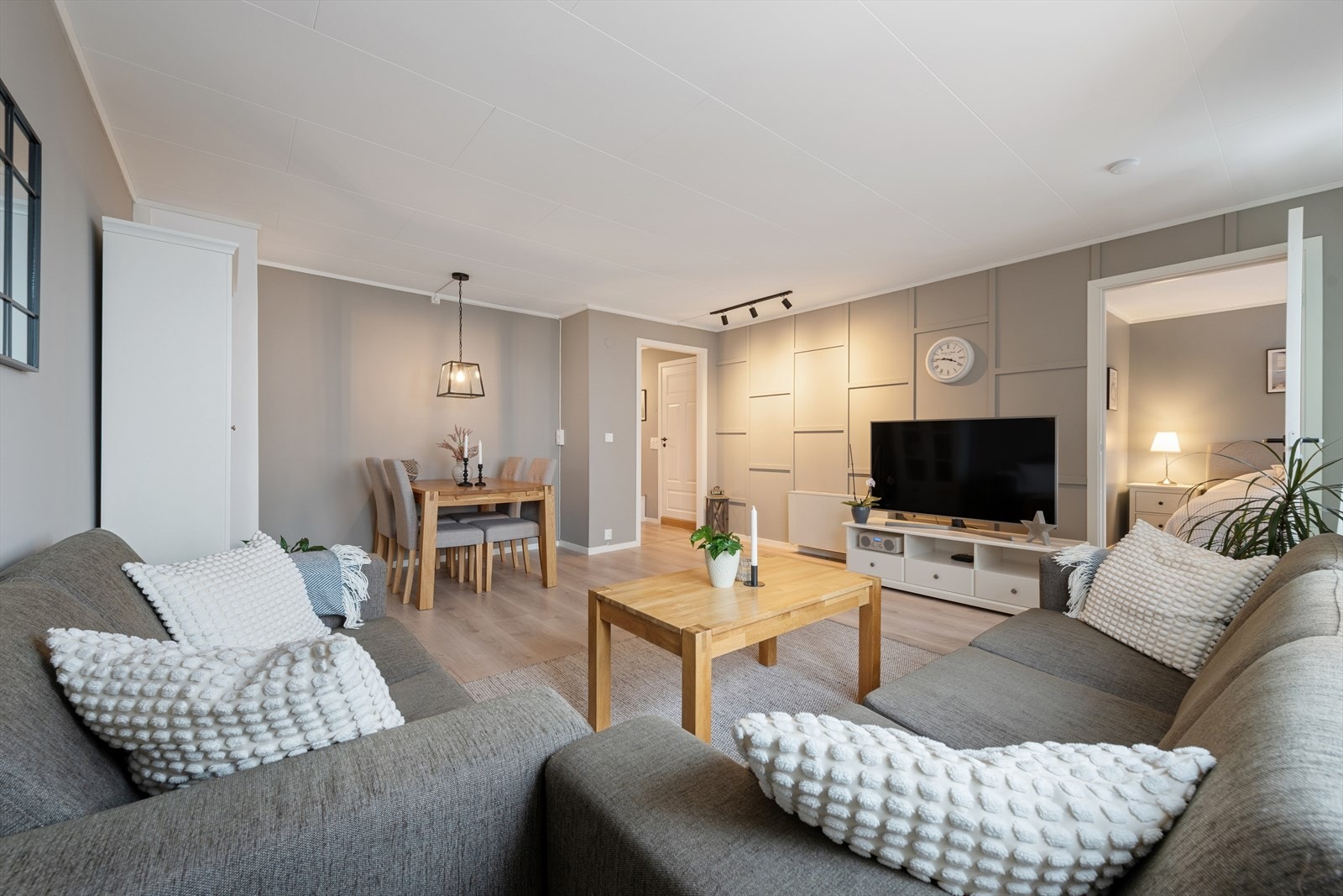 Stuen er lys og nymalt. Galleribilde