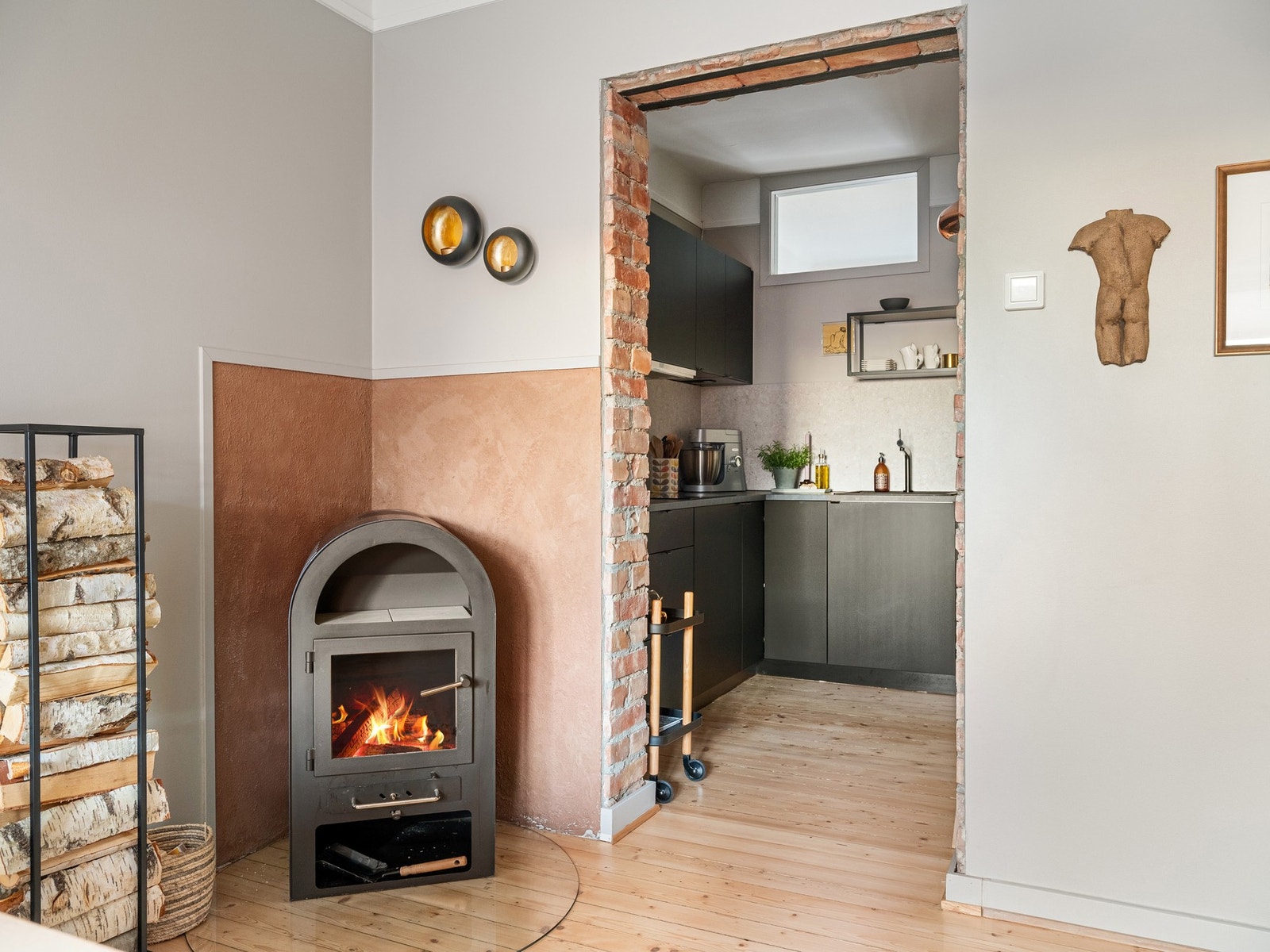 Den lune og behagelige peisen kommer godt med når gradestokken kryper nedover. Galleribilde