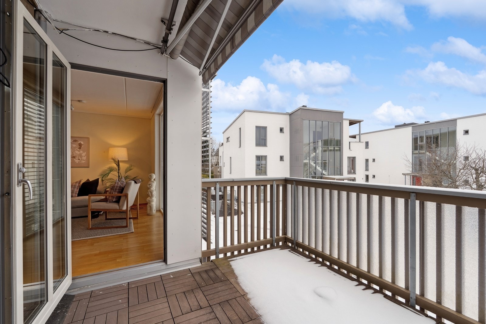 Fra stuen er det utgang til en herlig, sørvestvendt balkong. Galleribilde