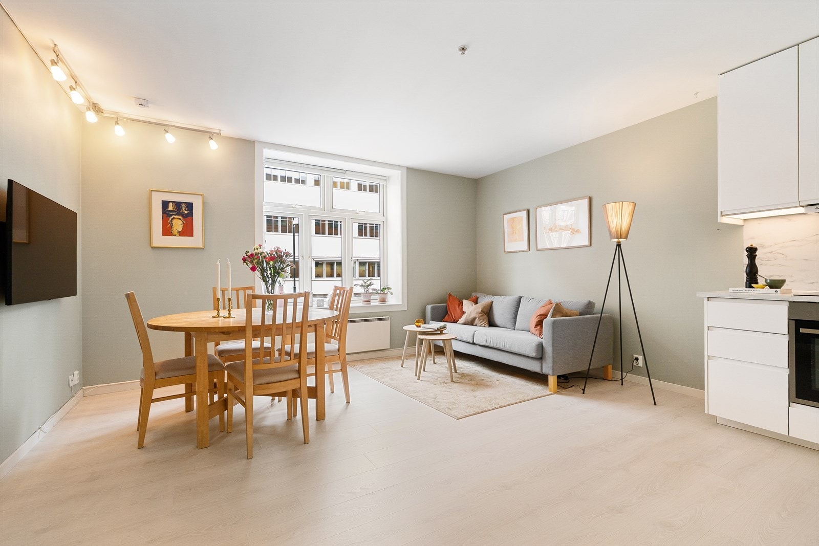 Her er det parkett på gulvet, lyse farger og god atmosfære. Galleribilde