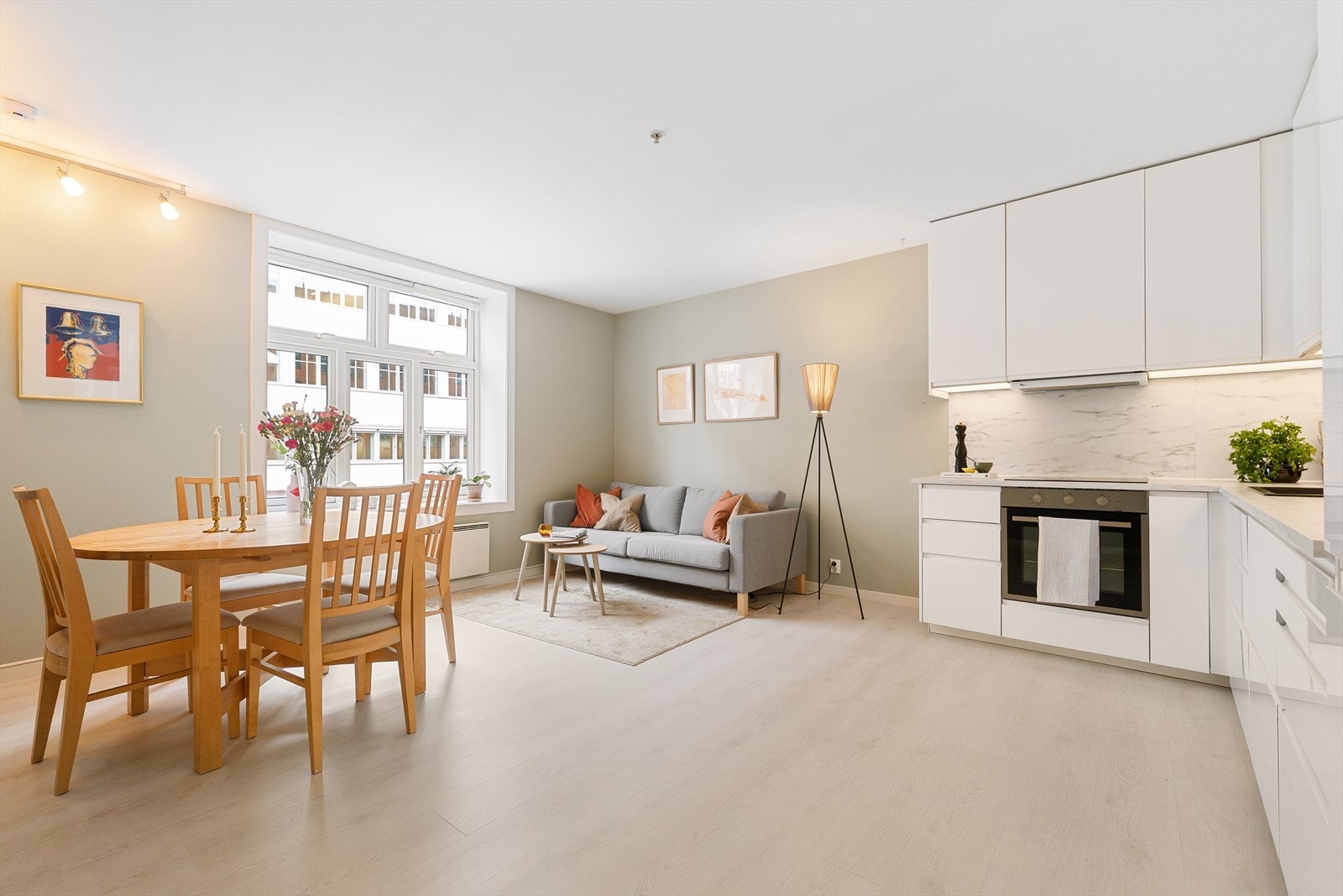 Velkommen til Christian Krohgs gate 43A - En særdeles pen 2-roms i 2. etasje, på populære Grünerløkka. Galleribilde