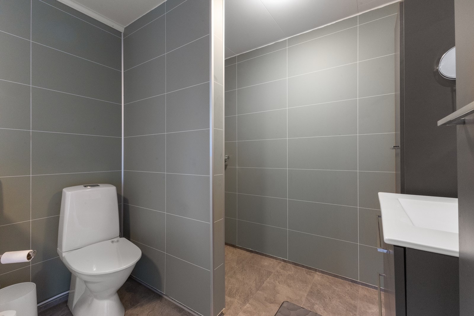 Baderomsplatene er i en behagelig grønnfarge. Galleribilde