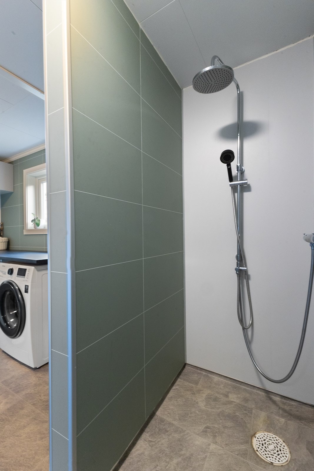 Stor dusjnisje. Galleribilde