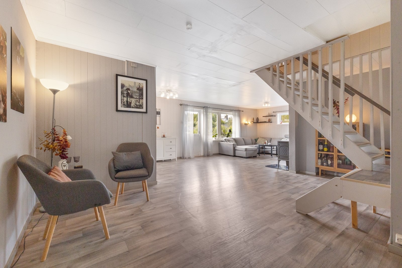 Videre inn fra entréen kommer du til oppholdsrommet. Galleribilde