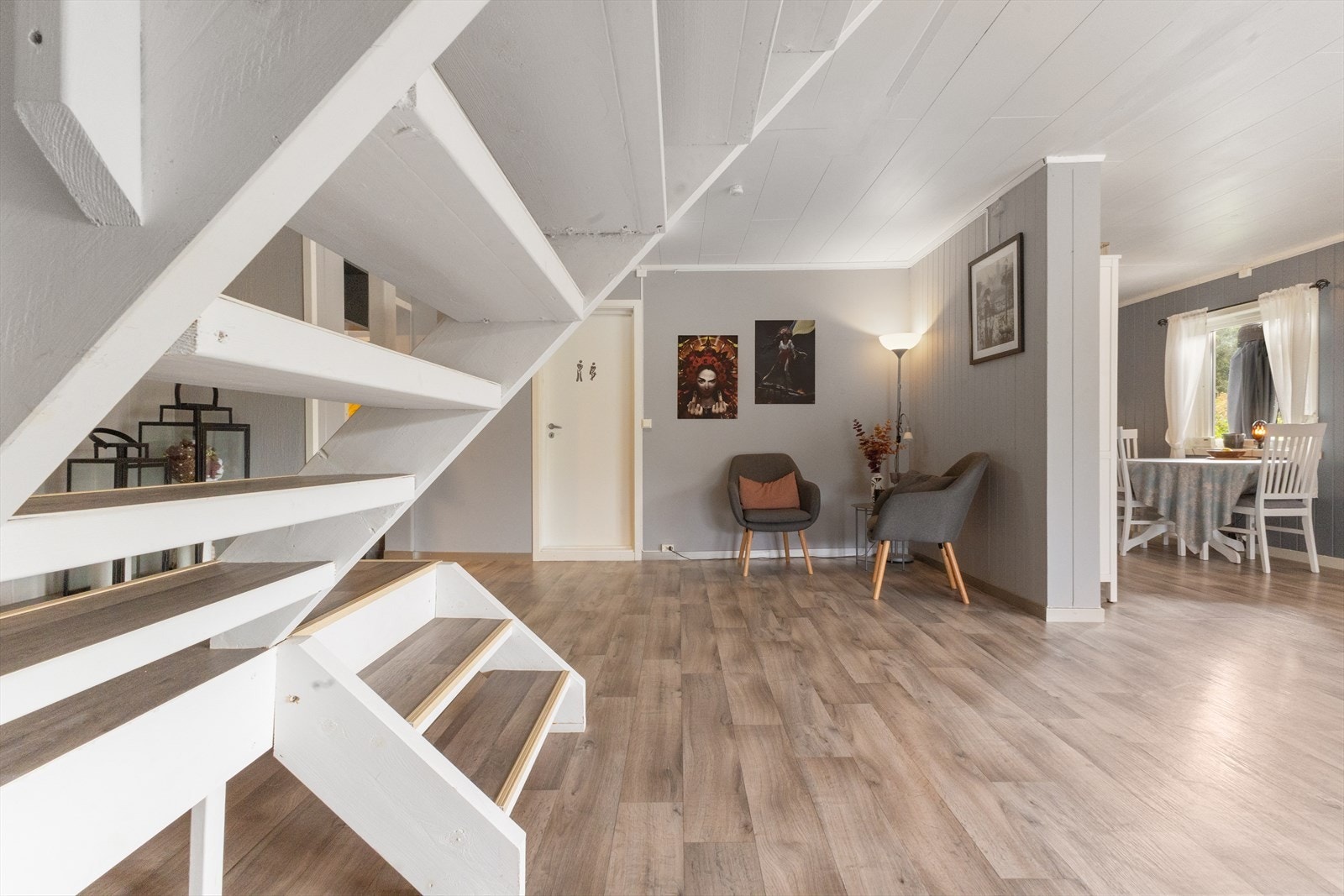 All isolasjon og gulvplater i hoveddel ble skiftet ut i 2020. Galleribilde