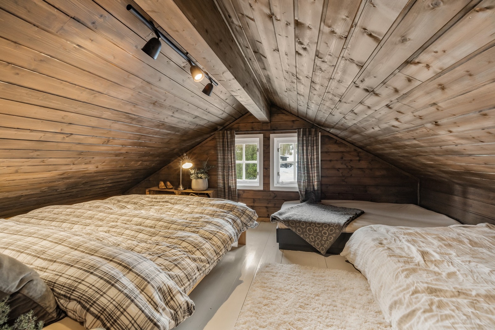 Rom benyttet som soverom (ikke godkjent rømning) Galleribilde