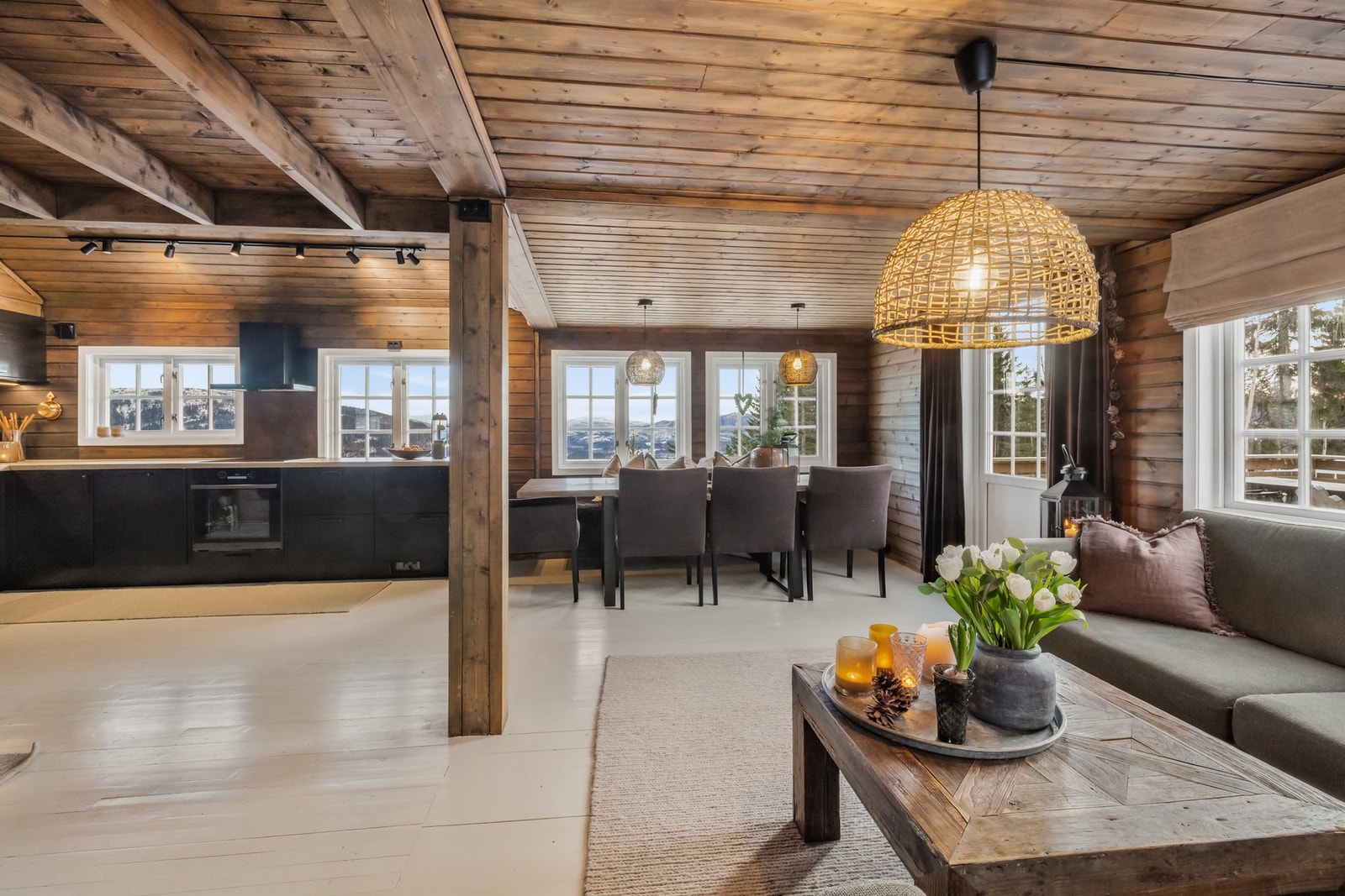 Åpen planløsning som gir gode muligheter for å innrede etter ønske og behov Galleribilde