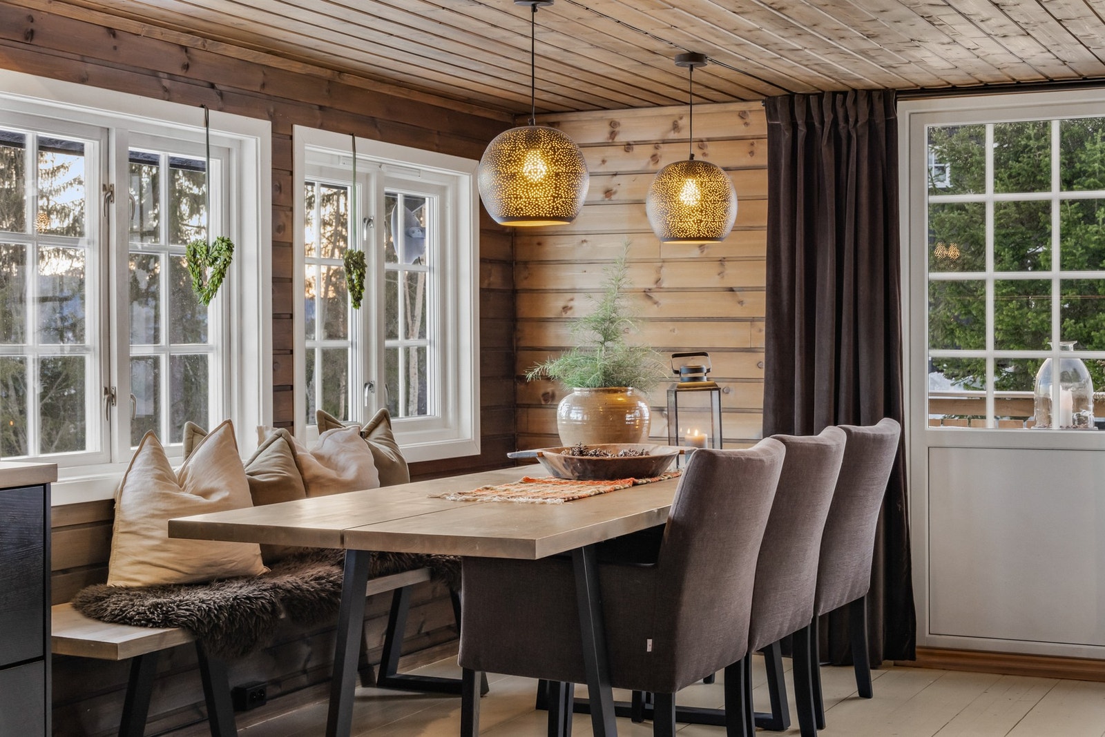 Spisesonen er et naturlig samlingspunkt for gode samtaler og hyggelige måltider Galleribilde