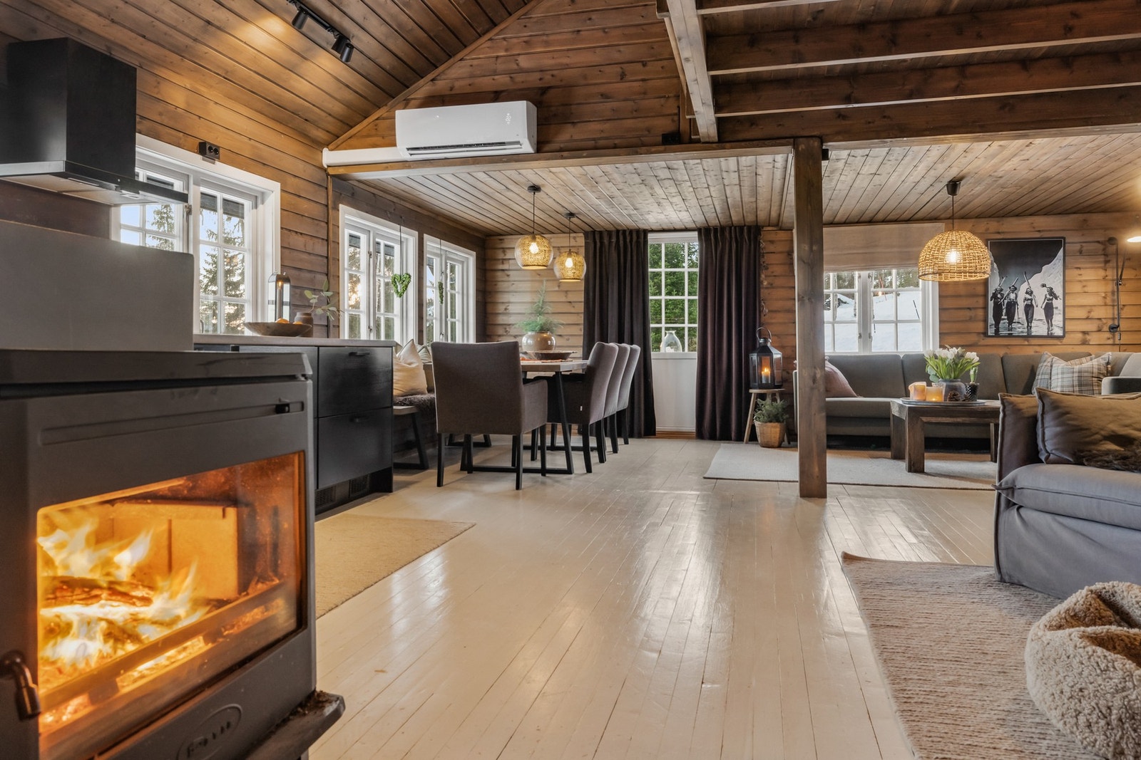 Oppvarming med vedovn og varmepumpe Galleribilde