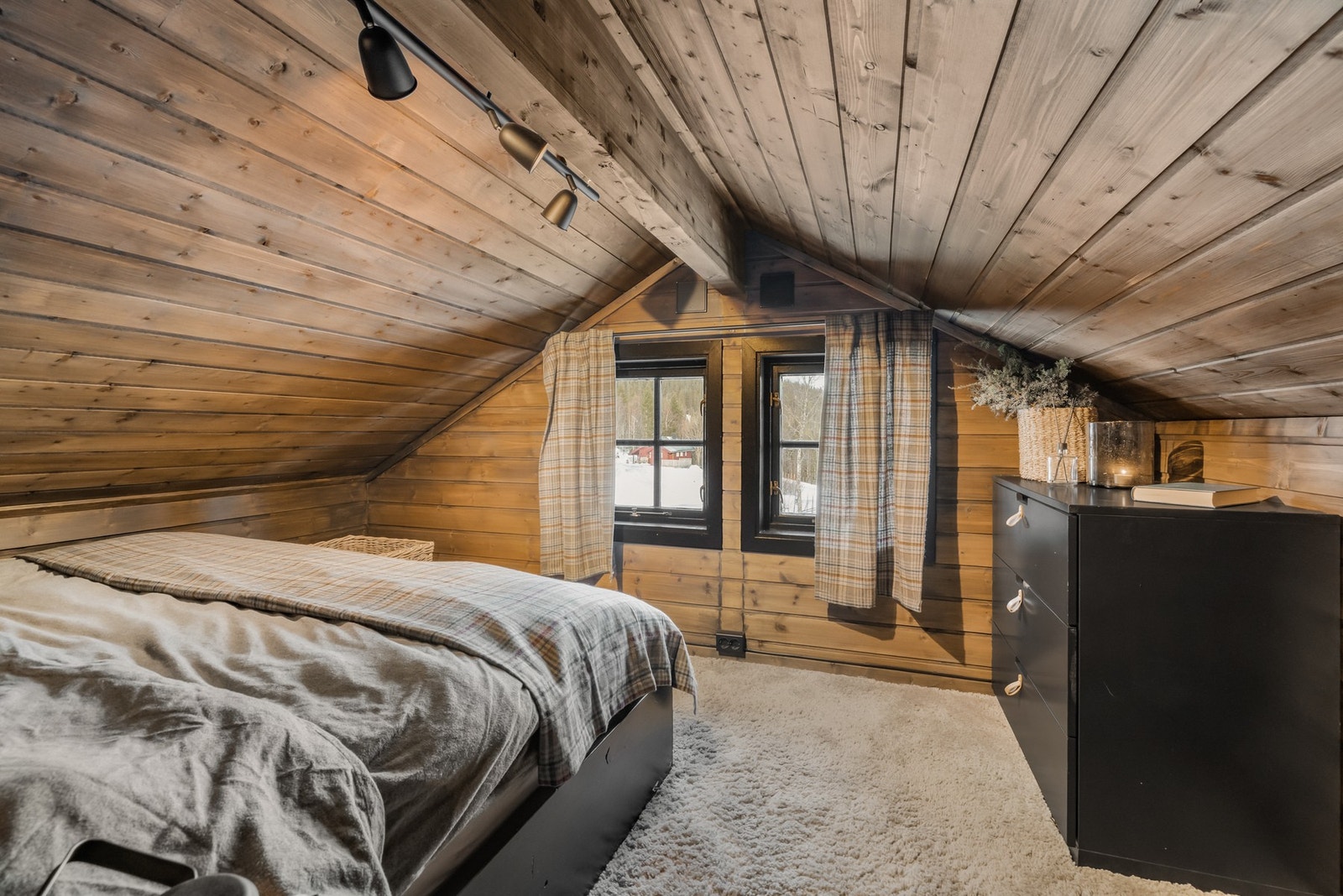 Rom benyttet som soverom (ikke godkjent rømning) Galleribilde