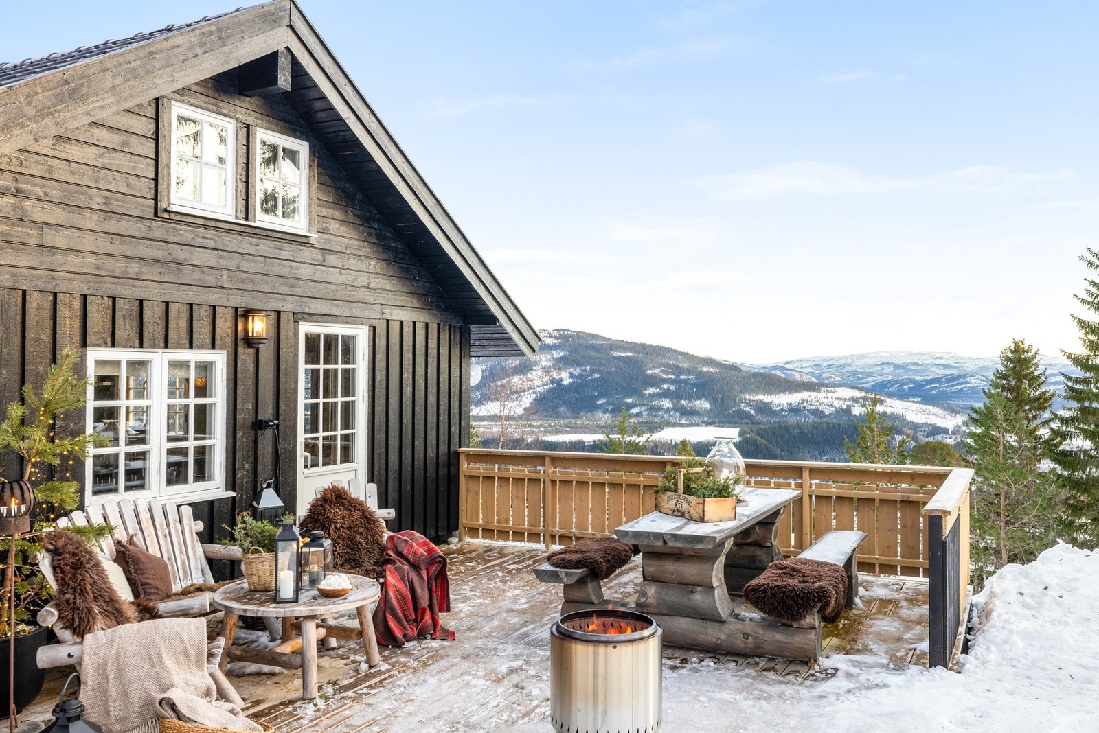 Nyt hyttelivet i skjermede og naturskjønne omgivelser Galleribilde