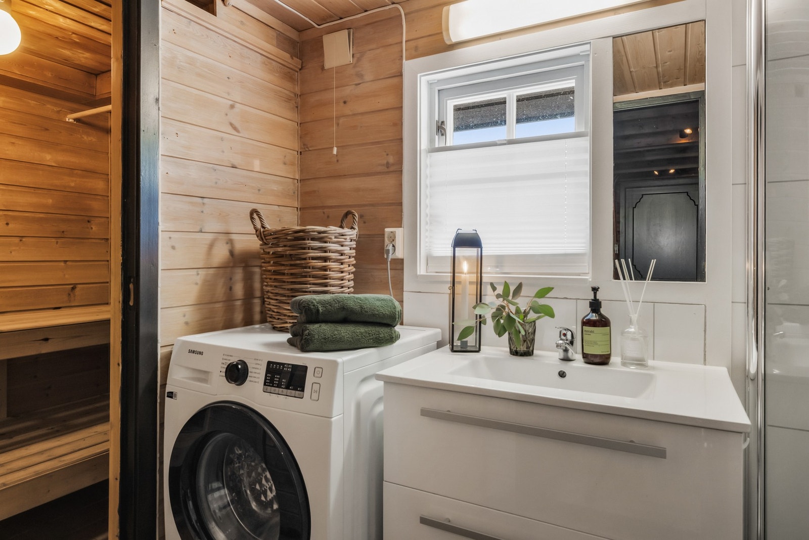 Nyt en deilig stund i badstuen etter en lang dag i bakken.. Galleribilde