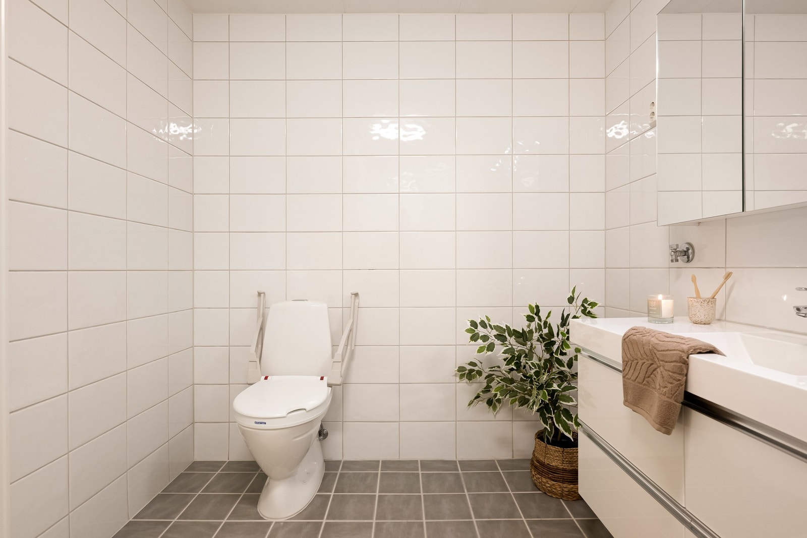 Det er varmekabler i gulv som sørger for god komfort hele året Galleribilde