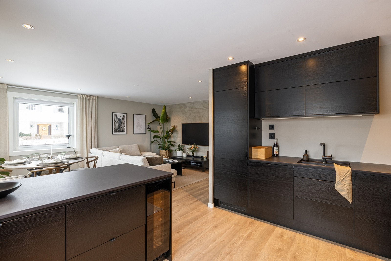 Leiligheten har vannbåren varme som gir jevn og behagelig oppvarming. Galleribilde