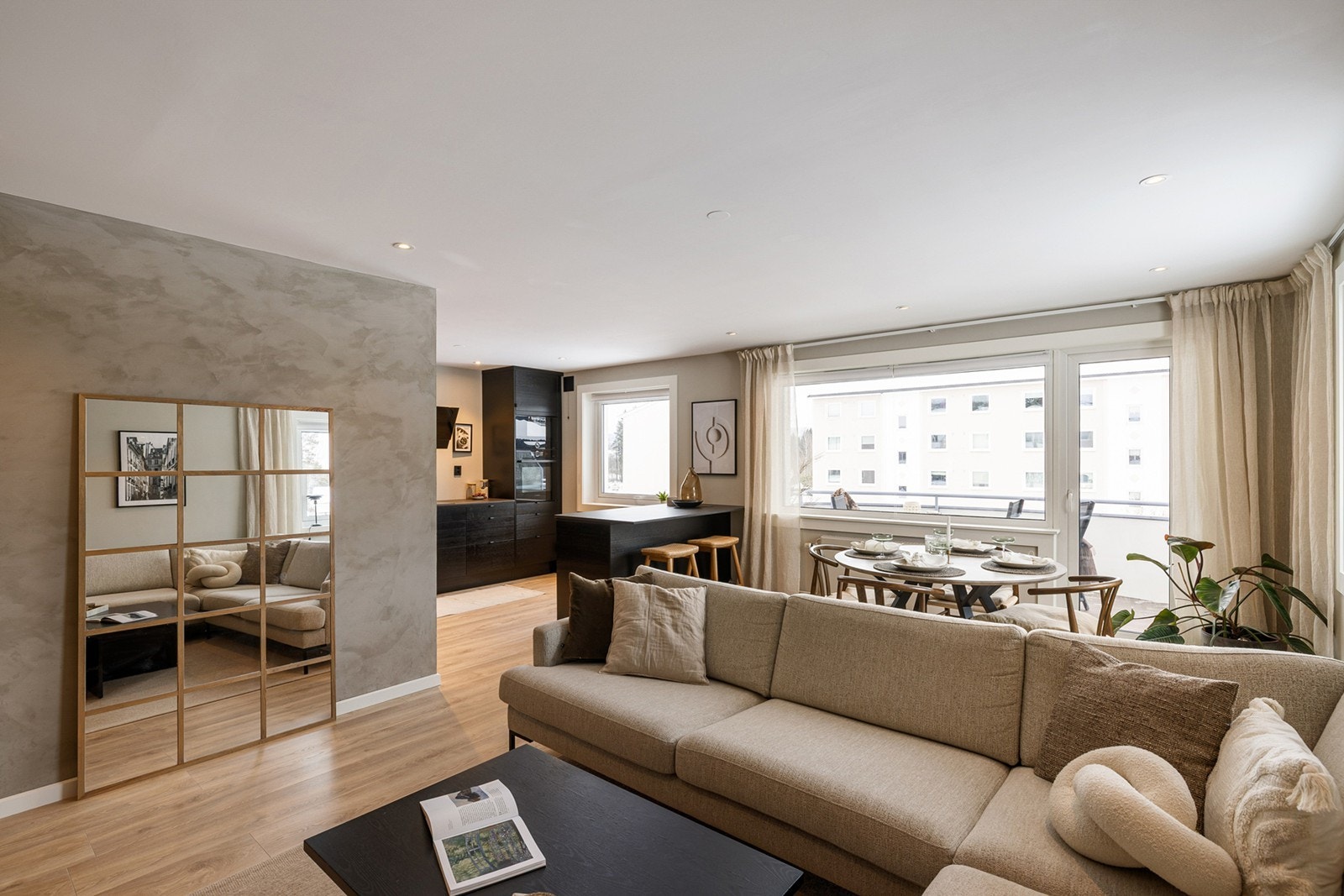 William Helder v/ Notar Romerike har gleden av å presentere Fjellsvingen 1.
Foto: Foto by Helene. Galleribilde