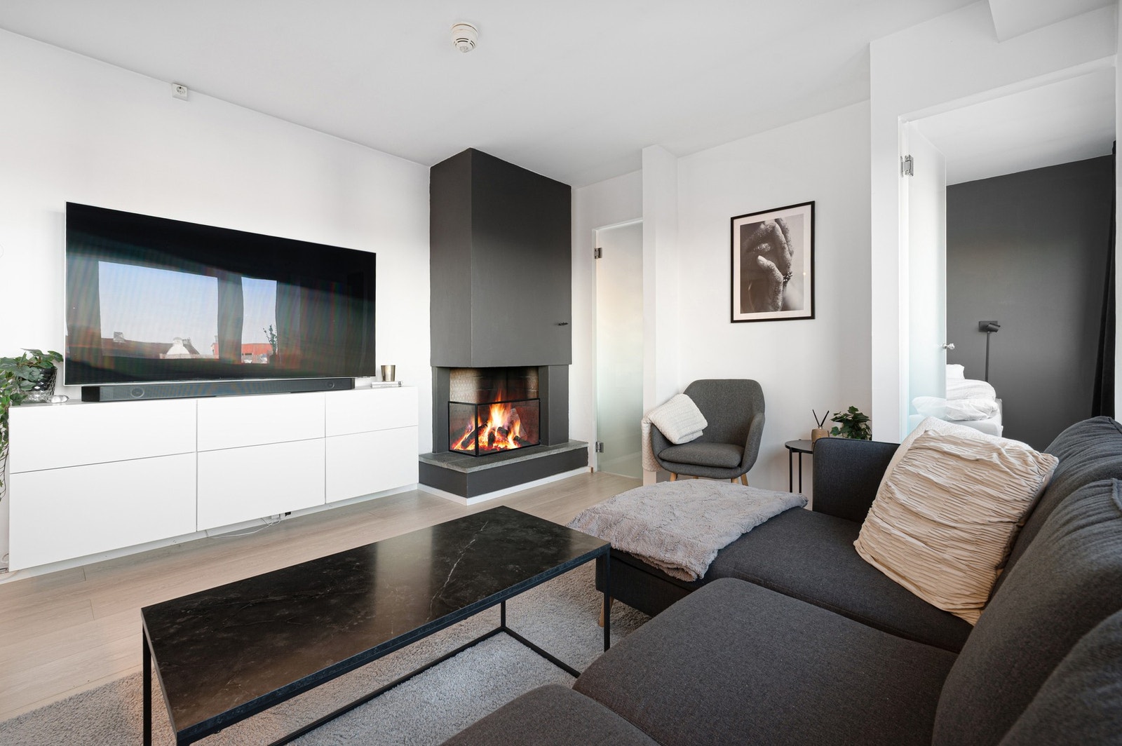 Boligen varmes opp i kombinasjon av elektrisitet og fjernvarme. Galleribilde