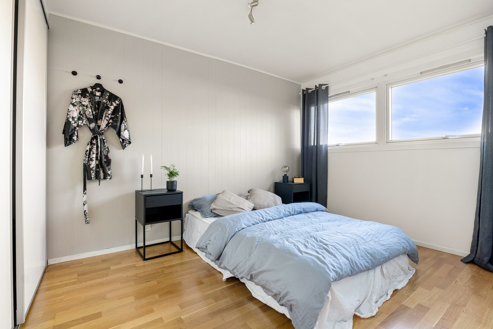 Soverommet i leiligheten er av god størrelse Galleribilde