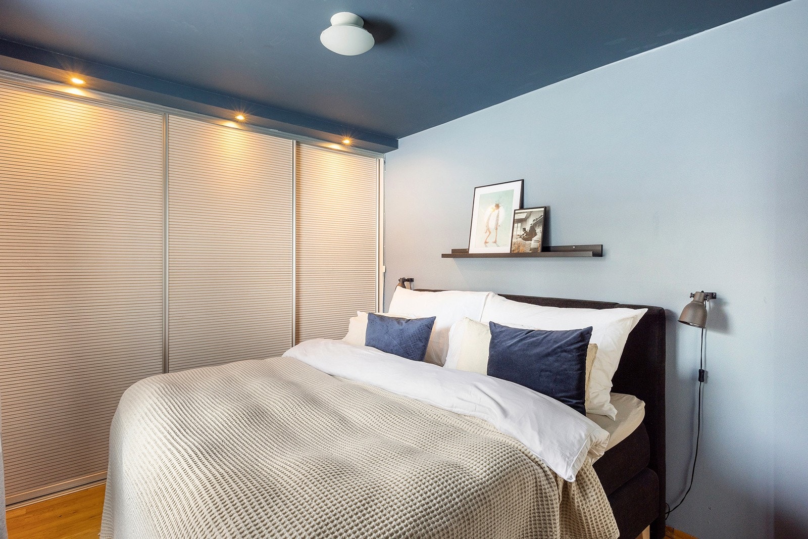 Hovedsoverom med skyvedørsgarderobe Galleribilde