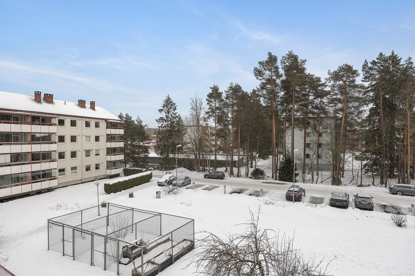 Borettslaget har parkeringsplasser for leie etter venteliste Galleribilde