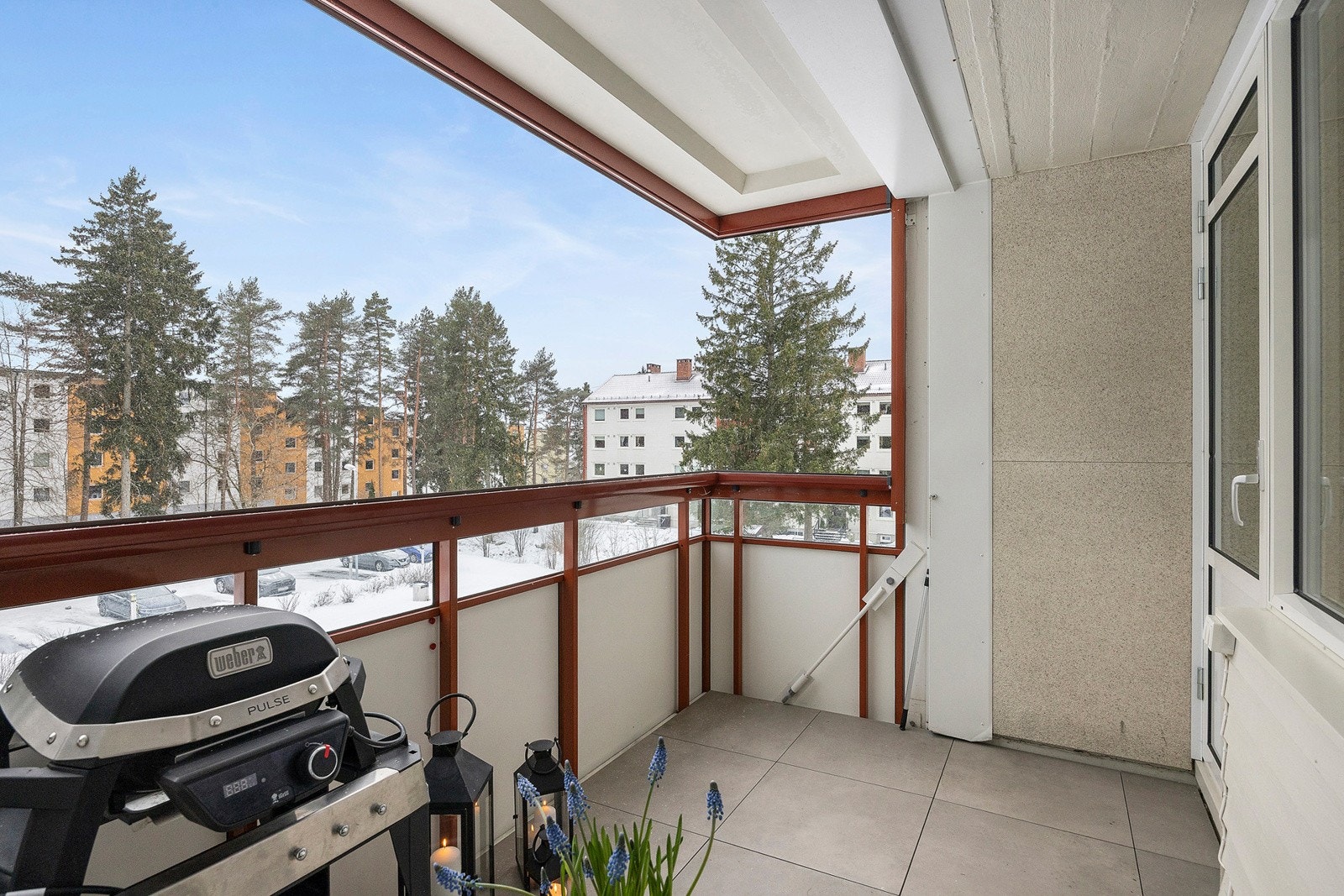 Solrik sydvendt innglasset balkong Galleribilde