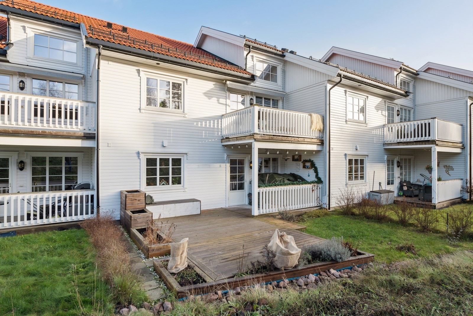 Leiligheten har en flott skjermet uteplass. Galleribilde